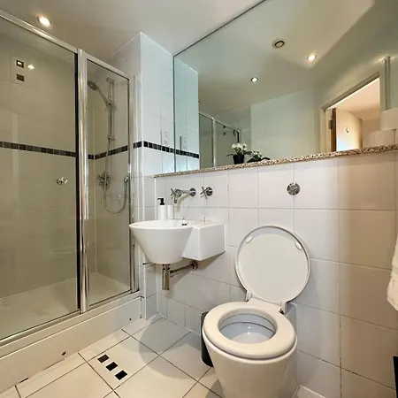 Apartament Chic Flat Near Walking & Dining Delights *